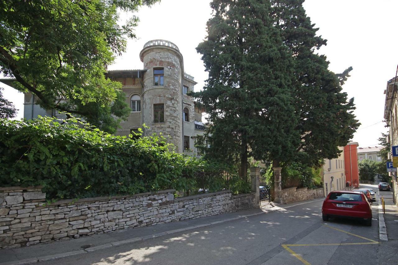 Apartment In The Top Center Of Old Town Пула Екстериор снимка